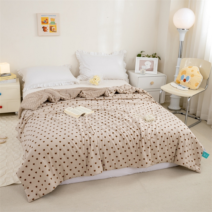 91家纺网 家纺一手货源 找家纺 芯元素 2024新款A类水洗棉凉豆豆夏被 爱心-咖