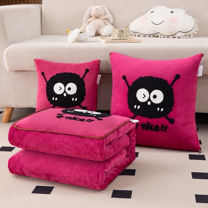 91家纺网 家纺一手货源 找家纺 （总）宝马家纺 2024新款牛奶绒加厚抱枕被-灰尘精灵