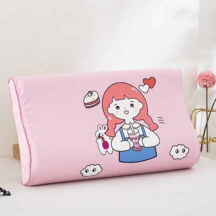 91家纺网 家纺一手货源 找家纺 大黄蜂家居家纺 2025新款水晶绒卡通图案枕套乳胶款水晶绒枕套 我爱奶茶