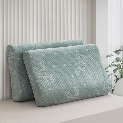 91家纺网 家纺一手货源 找家纺 大黄蜂家居家纺 2025新款吉祥兔宝宝绒夹棉秋冬乳胶枕套 抹茶绿