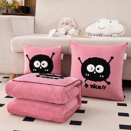 91家纺网 家纺一手货源 找家纺 宝马家纺 2024新款牛奶绒加厚抱枕被-灰尘精灵 灰尘精灵-豆沙粉