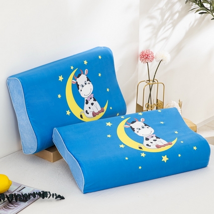 91家纺网 家纺一手货源 找家纺 大黄蜂家居家纺 2025新款水晶绒卡通图案枕套乳胶款水晶绒枕套 月亮牛牛
