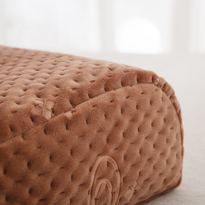 91家纺网 家纺一手货源 找家纺 大黄蜂家居家纺 2025新款吉祥兔宝宝绒夹棉秋冬乳胶枕套 经典咖