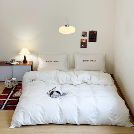 91家纺网 家纺一手货源 找家纺 艾沁家纺 2024新款ins全棉水洗棉数码印花四件套 美梦·Red