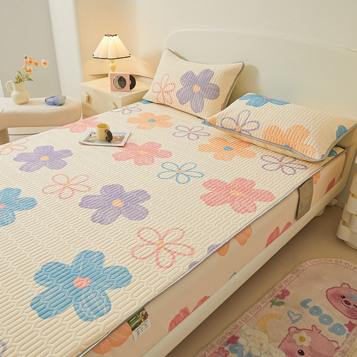 91家纺网 家纺一手货源 找家纺 伊人坊 2024新款A类凉感丝0.4乳胶床笠凉席夏被套件 缤纷花季