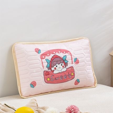 91家纺网 家纺一手货源 找家纺 大黄蜂家居家纺 2025新款大黄蜂凉感丝卡通平面枕套 草莓女孩