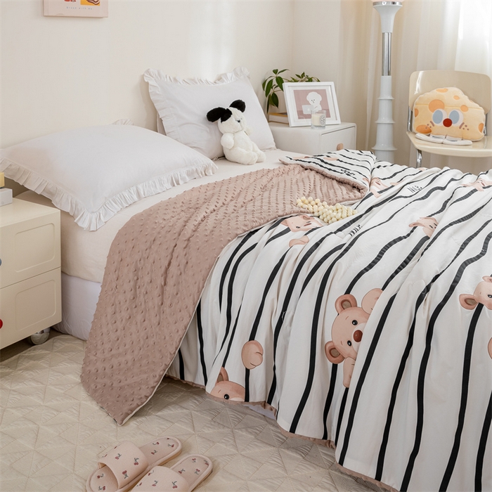 91家纺网 家纺一手货源 找家纺 芯元素 2024新款A类水洗棉凉豆豆夏被 社恐小熊