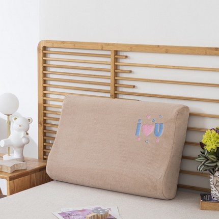 91家纺网 家纺一手货源 找家纺 （总）大黄蜂家居家纺 2025新款爱心款牛奶绒秋冬刺绣乳胶枕套