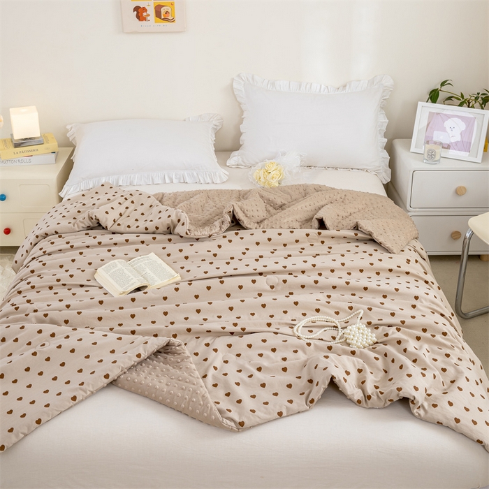 91家纺网 家纺一手货源 找家纺 芯元素 2024新款A类水洗棉凉豆豆夏被 爱心-咖