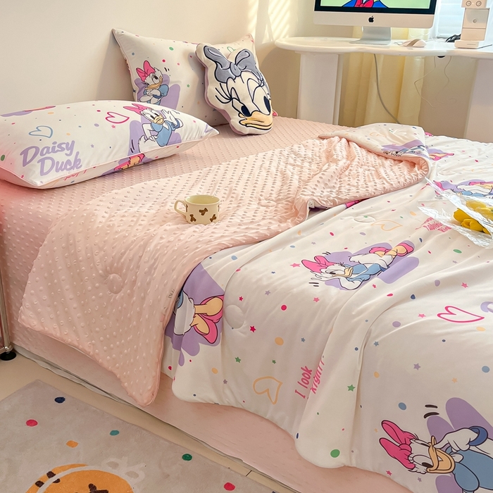 91家纺网 家纺一手货源 找家纺 大彩家居 2024新款凉感丝豆豆夏被 黛西公主