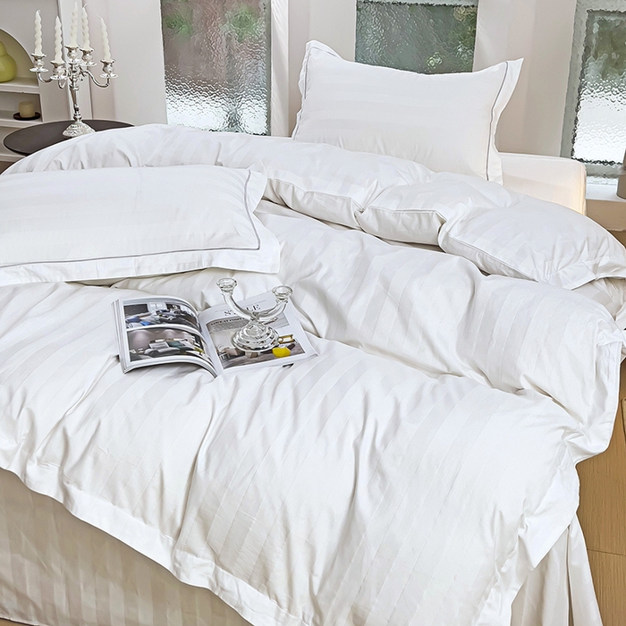 91家纺网 家纺一手货源 找家纺 品乐家纺 2024新款60支长绒棉条纹宽边四件套 宽边条纹白