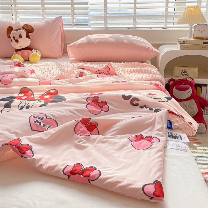 91家纺网 家纺一手货源 找家纺 大彩家居 2024新款凉感丝豆豆夏被 爱心米妮