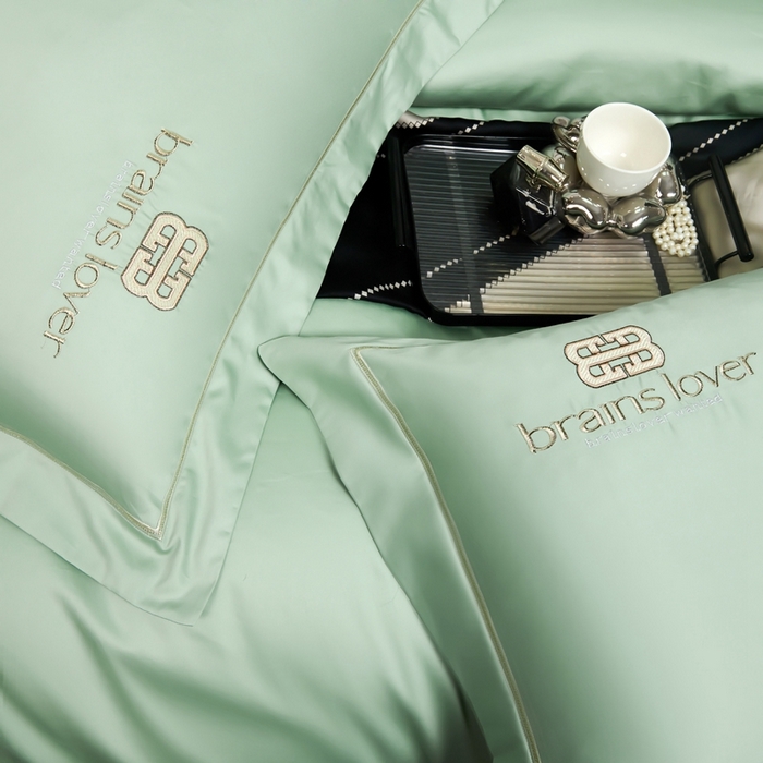 91家纺网 家纺一手货源 找家纺 U品汇（全棉磨毛源头厂家） 2024春夏新品60s支贡缎长绒棉刺绣花四件套纯棉全棉100%纯色简约轻奢 汤姆布朗-淡绿