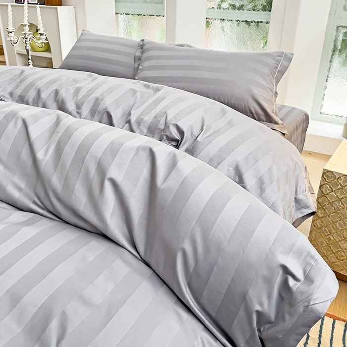 91家纺网 家纺一手货源 找家纺 品乐家纺 2024新款60支长绒棉条纹宽边四件套 宽边条纹灰