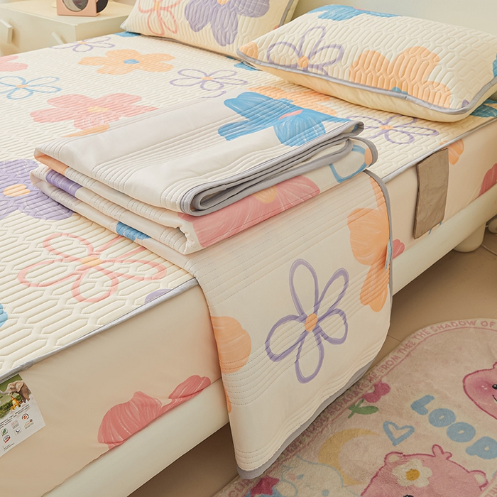 91家纺网 家纺一手货源 找家纺 伊人坊 2024新款A类凉感丝0.4乳胶床笠凉席夏被套件 缤纷花季