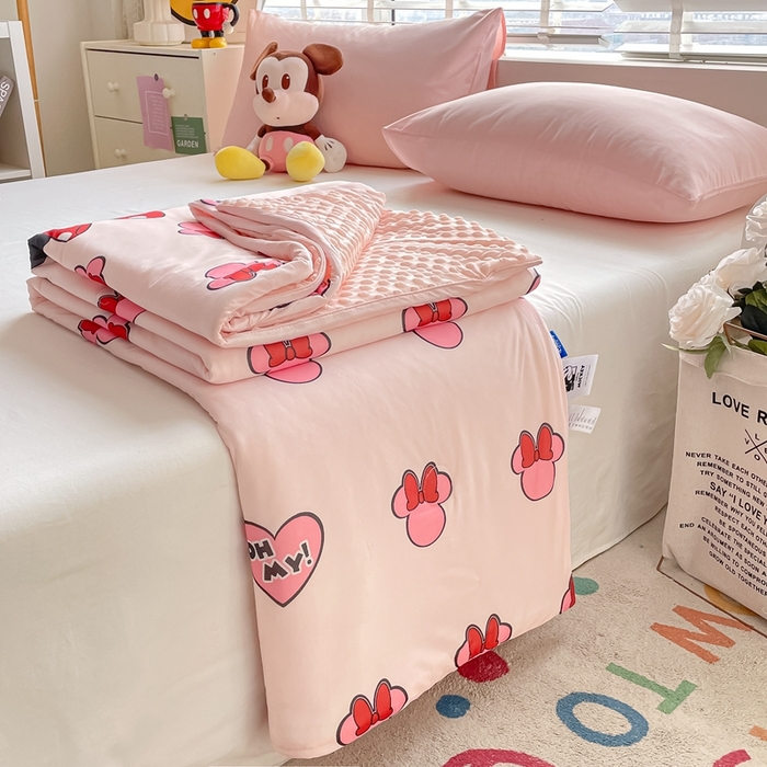 91家纺网 家纺一手货源 找家纺 大彩家居 2024新款凉感丝豆豆夏被 爱心米妮