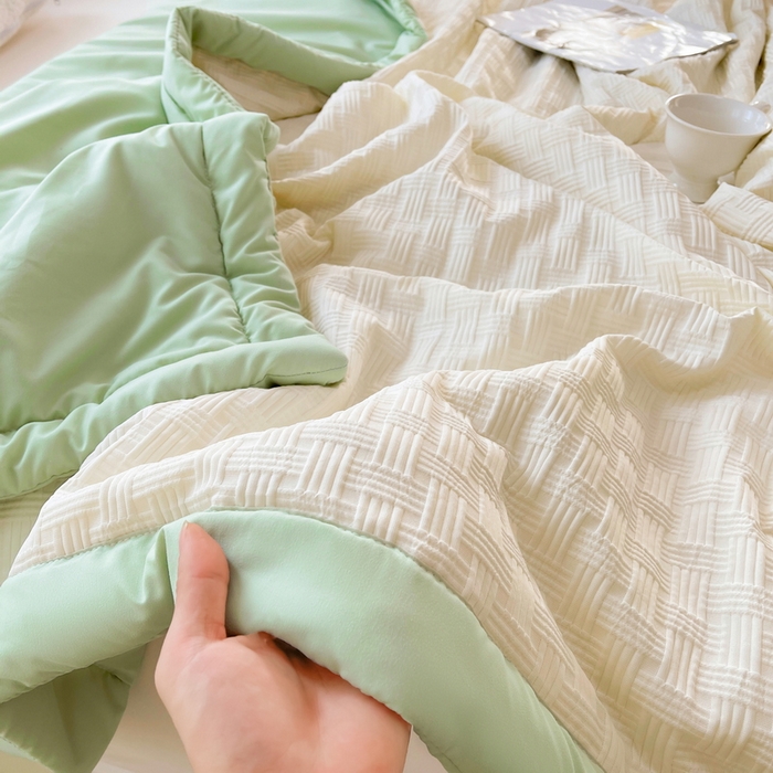 91家纺网 家纺一手货源 找家纺 迪乐妮家居 新款水洗华夫格宽包边大豆夏被 饼干花-嫩芽绿