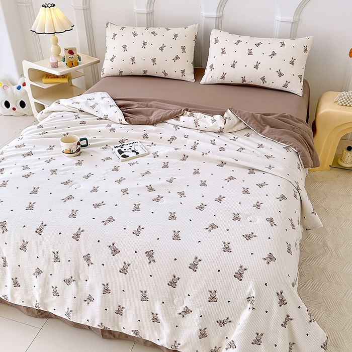 91家纺网 家纺一手货源 找家纺 斯卡诺家纺 2024新款泡泡棉夏被四件套 贝拉兔