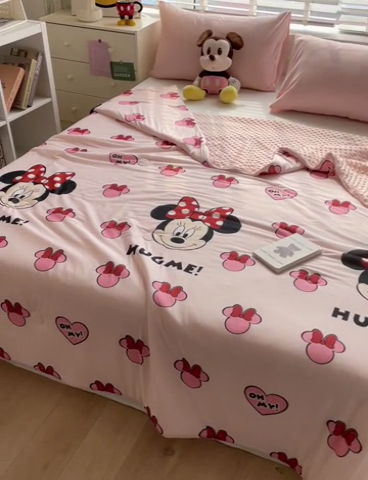 91家纺网 家纺一手货源 找家纺 大彩家居 2024新款凉感丝豆豆夏被 爱心米妮