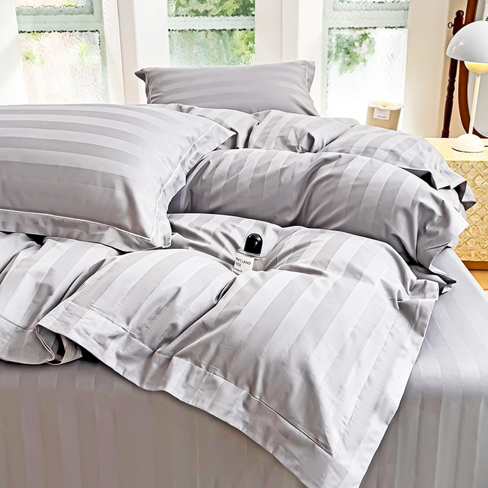 91家纺网 家纺一手货源 找家纺 品乐家纺 2024新款60支长绒棉条纹宽边四件套 宽边条纹灰