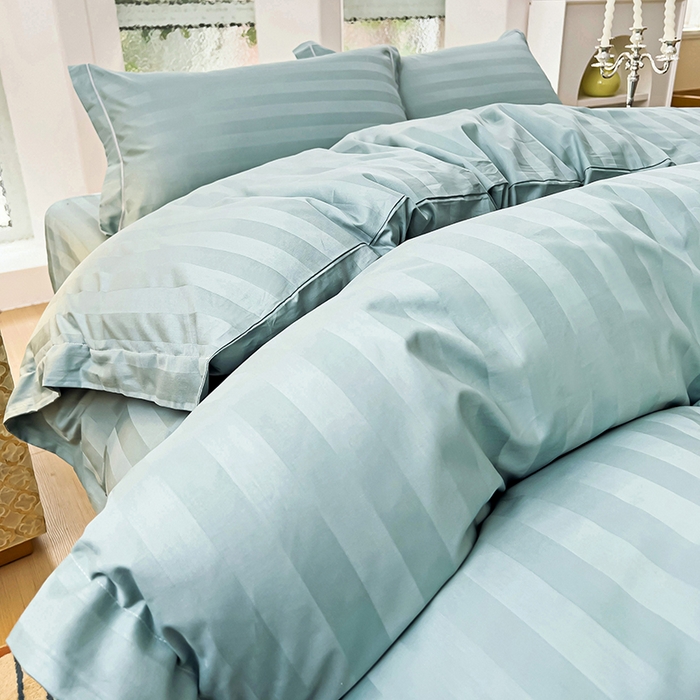 91家纺网 家纺一手货源 找家纺 品乐家纺 2024新款60支长绒棉条纹宽边四件套 宽边条纹青