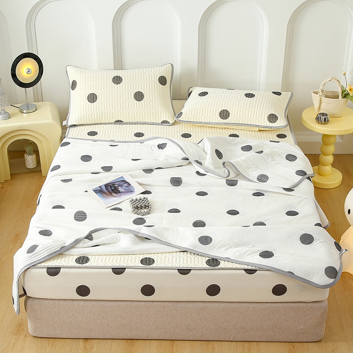 91家纺网 家纺一手货源 找家纺 伊人坊 2024新款A类凉感丝0.4乳胶床笠凉席夏被套件 黑色波点