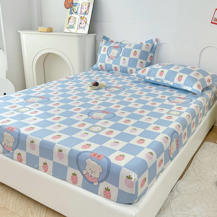 91家纺网 家纺一手货源 找家纺 帛织澜家纺 2026新款喷气12868系列纯棉印花单床笠 草莓小熊