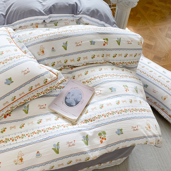 91家纺网 家纺一手货源 找家纺 家贝爱 2024春日新款A类精选高支高密水洗云锦棉四件套 草莓小兔