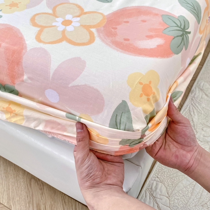 91家纺网 家纺一手货源 找家纺 帛织澜家纺 2026新款喷气12868系列纯棉印花单床笠 草莓物语