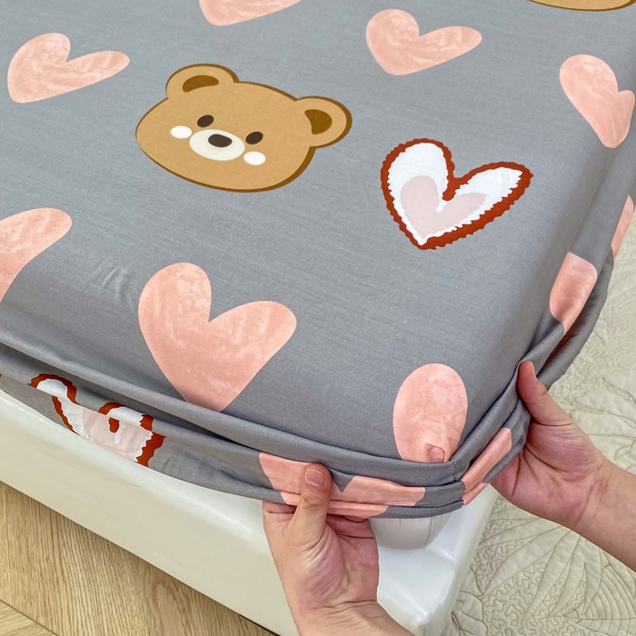 91家纺网 家纺一手货源 找家纺 帛织澜家纺 2025新款喷气12868系列纯棉印花单床笠 多米熊