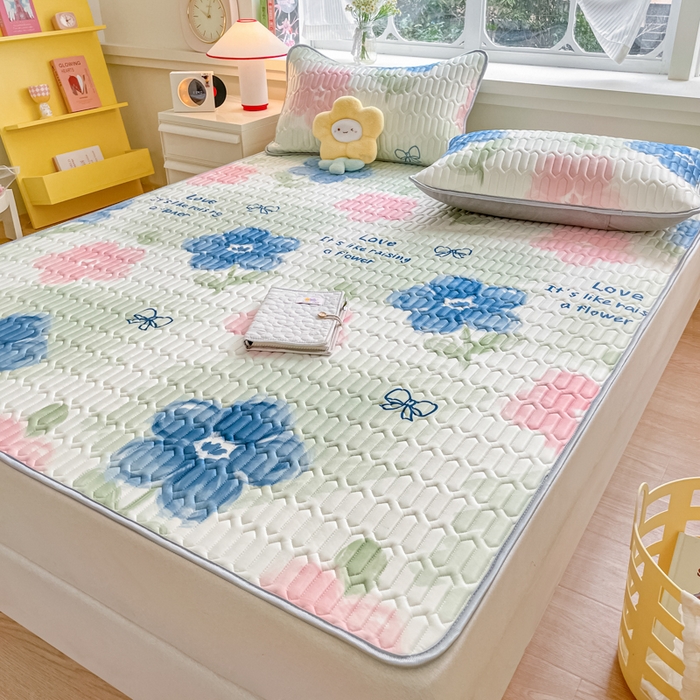 91家纺网 家纺一手货源 找家纺 柒月家居 2024新款贴身舒适厚度0.5小清新乳胶凉席 水墨花