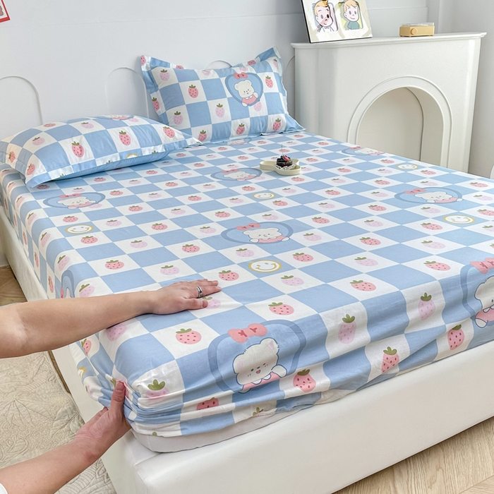 91家纺网 家纺一手货源 找家纺 帛织澜家纺 2026新款喷气12868系列纯棉印花单床笠 草莓小熊