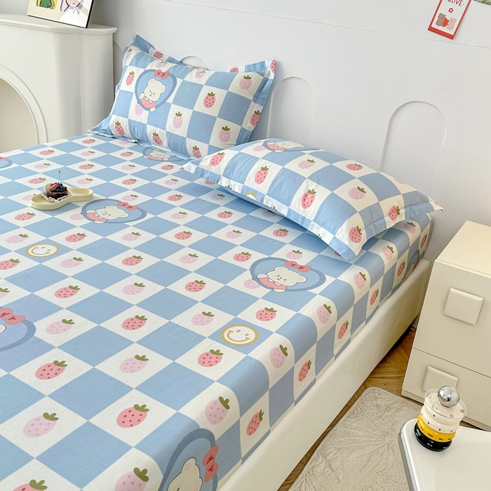 91家纺网 家纺一手货源 找家纺 帛织澜家纺 2026新款喷气12868系列纯棉印花单床笠 草莓小熊