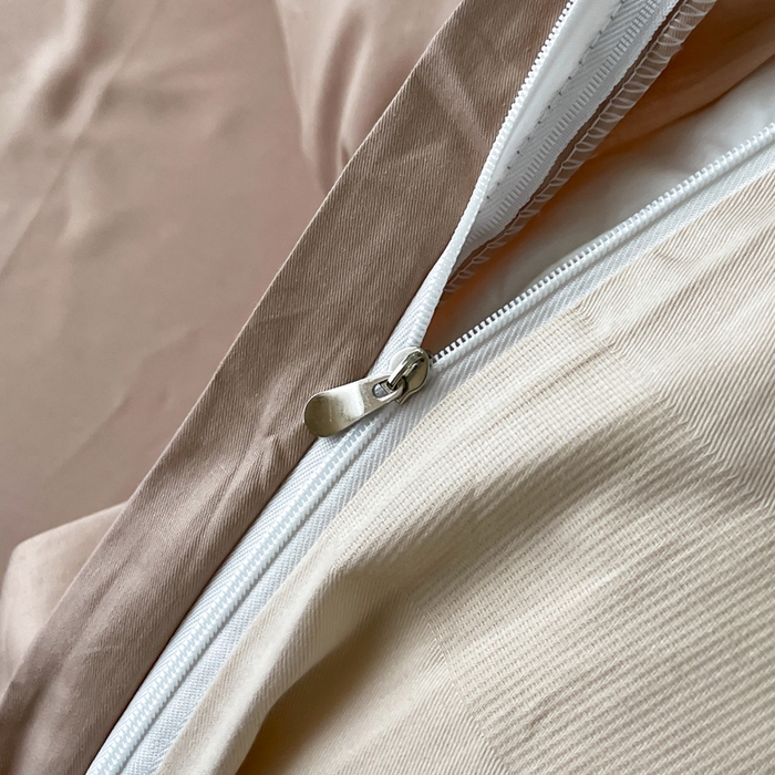 91家纺网 家纺一手货源 找家纺 蓝邻家纺 2024新款全棉60s贡缎提花轻奢四件套系列 迷雾-小麦色