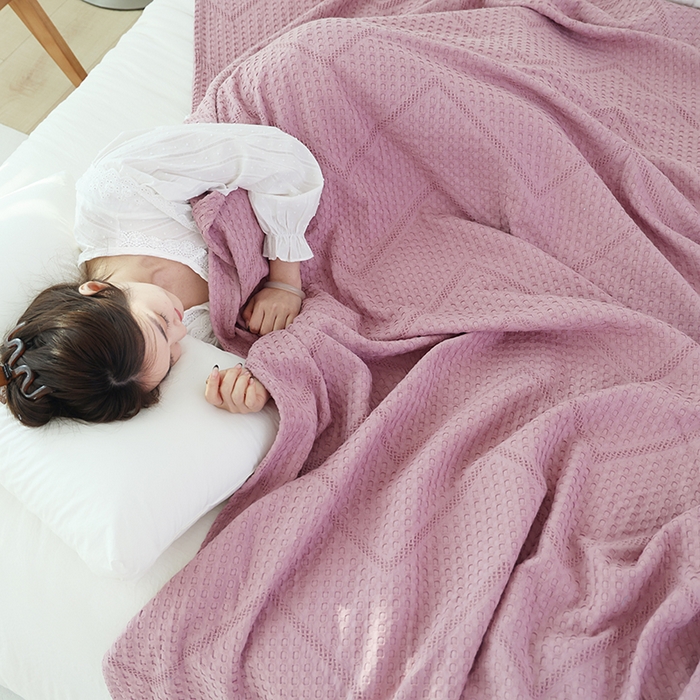 91家纺网 家纺一手货源 找家纺 （总）朴尔家纺-毛巾被 2024新款全棉摩拉山峦风立体透气蜂窝华夫格纱布毛巾被