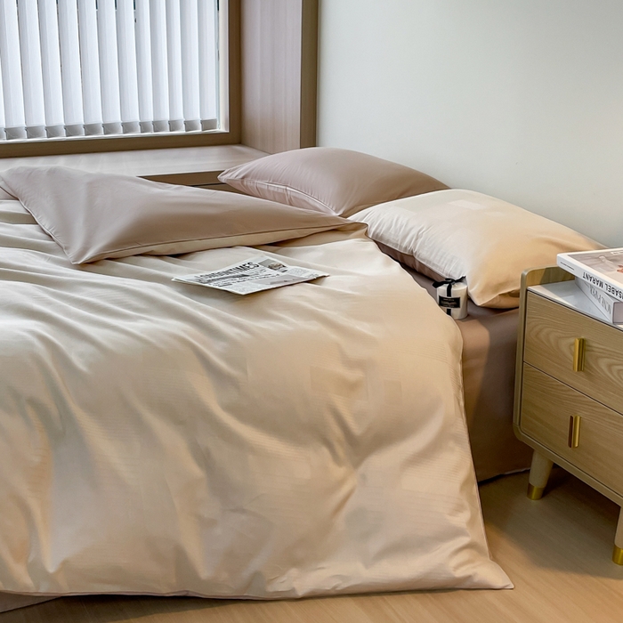 91家纺网 家纺一手货源 找家纺 蓝邻家纺 2024新款全棉60s贡缎提花轻奢四件套系列 迷雾-小麦色