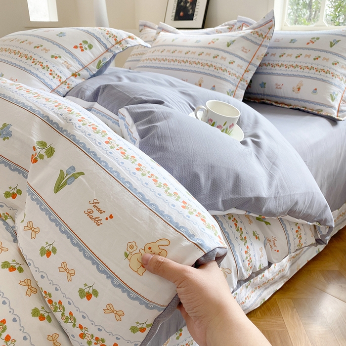 91家纺网 家纺一手货源 找家纺 家贝爱 2024春日新款A类精选高支高密水洗云锦棉四件套 草莓小兔