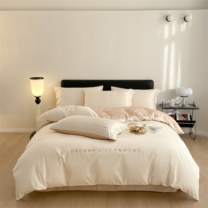 91家纺网 家纺一手货源 找家纺 慕色家纺 2024新款全棉刺绣拼色系列四件套 拼色-奶昔白+奶茶