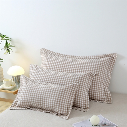 91家纺网 家纺一手货源 找家纺 凌云家纺 2025新款A类全棉水洗棉单枕套反面开口信封式枕套 格韵-咖