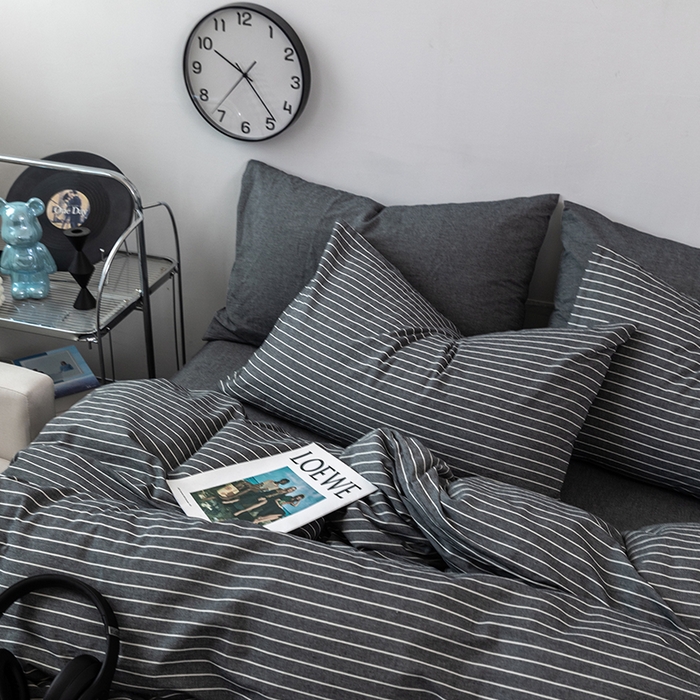 91家纺网 家纺一手货源 找家纺 羋多（原穆琪） 2024新款A类全棉色织水洗棉纯色四件套 灰细条