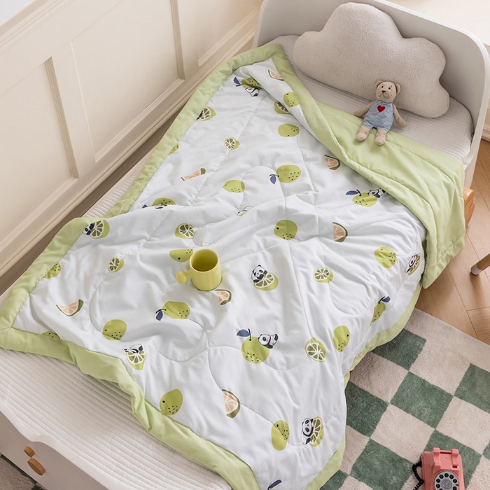 91家纺网 家纺一手货源 找家纺 嗨生活 2025新款水洗棉手包边幼儿园儿童夏被（爆款）幸运熊猫