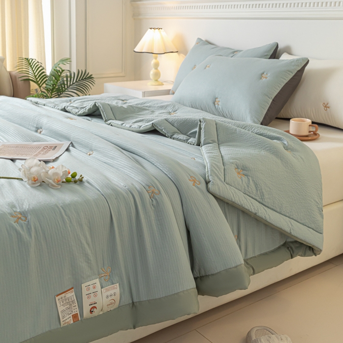 91家纺网 家纺一手货源 找家纺 梦初语 2024新款刺绣小竺棉大豆夏被 蝴蝶结-灰