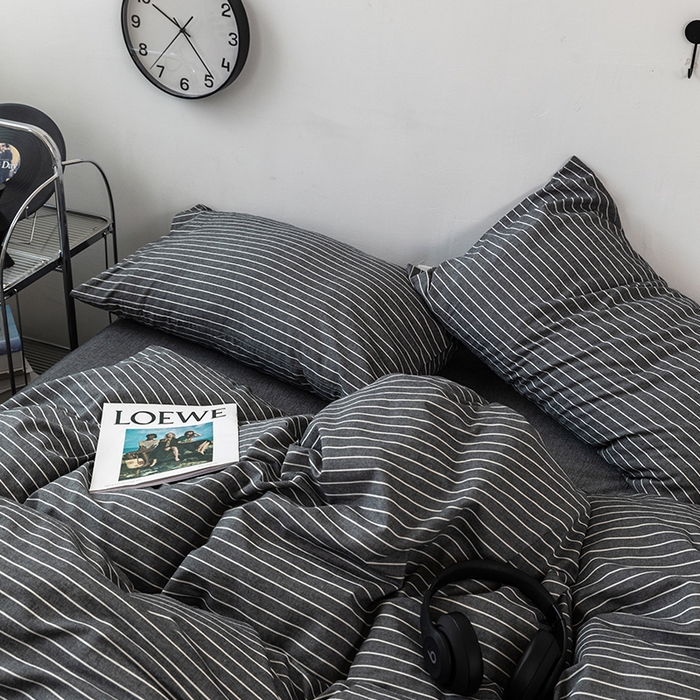 91家纺网 家纺一手货源 找家纺 羋多（原穆琪） 2024新款A类全棉色织水洗棉纯色四件套 灰细条