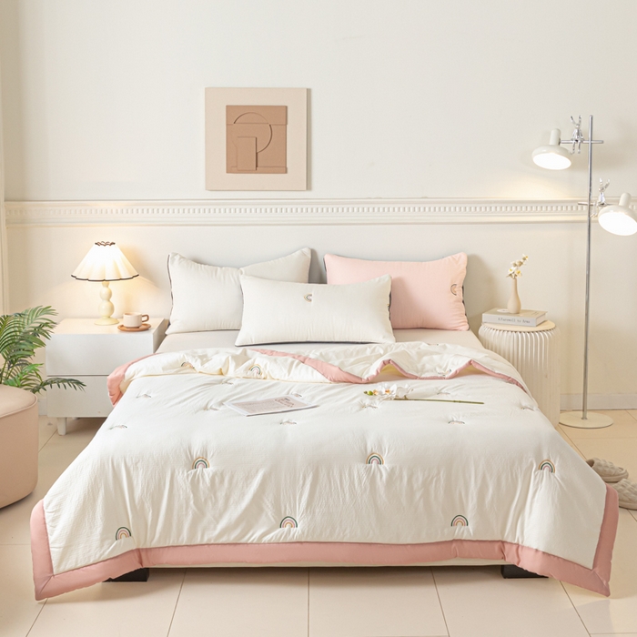 91家纺网 家纺一手货源 找家纺 梦初语 2024新款刺绣小竺棉大豆夏被 彩虹-米