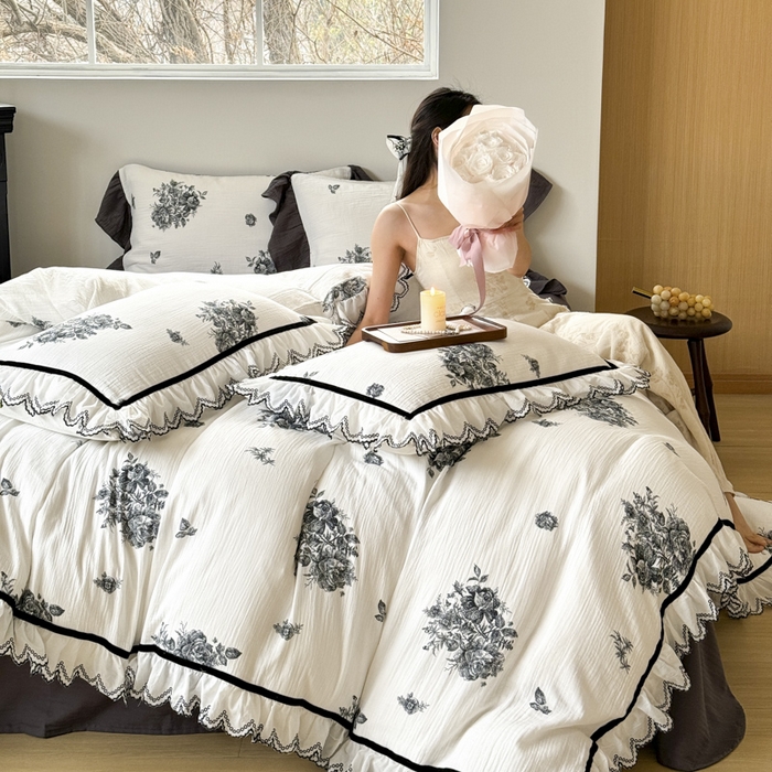 91家纺网 家纺一手货源 找家纺 （总）玛奇朵 2024春夏新品法式浪漫刺绣荷叶边全棉A类双层皱纱-温妮莎