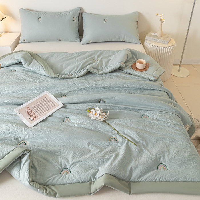 91家纺网 家纺一手货源 找家纺 梦初语 2024新款刺绣小竺棉大豆夏被 彩虹-灰