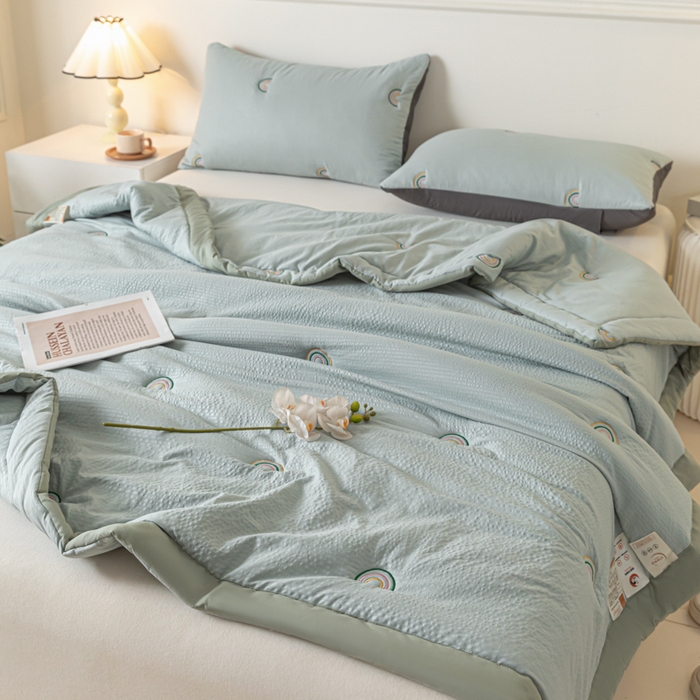 91家纺网 家纺一手货源 找家纺 梦初语 2024新款刺绣小竺棉大豆夏被 彩虹-灰