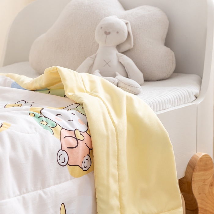 91家纺网 家纺一手货源 找家纺 嗨生活 2025新款水洗棉手包边幼儿园儿童夏被（爆款）快乐小兔