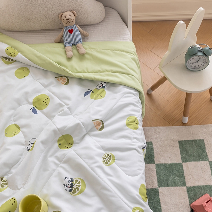 91家纺网 家纺一手货源 找家纺 嗨生活 2025新款水洗棉手包边幼儿园儿童夏被（爆款）幸运熊猫