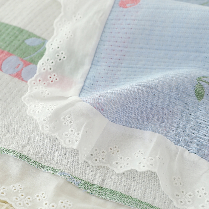 91家纺网 家纺一手货源 找家纺 朴尔家纺-毛巾被 2024新款韩式花边四层纱枕巾纯棉竹纤维加大成人纱布枕头巾 樱桃日记-蓝-52*78cm